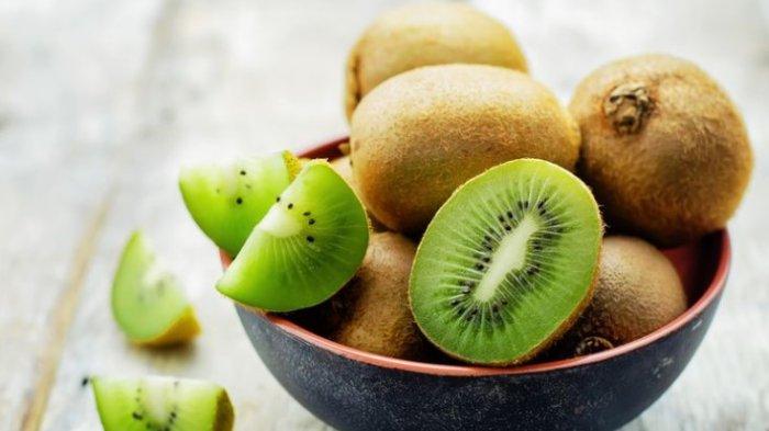 Ilustrasi kiwi, salah satu buah yang baik dimakan saat perut kosong (SHUTTERSTOCK/Nataliya Arzamasova)