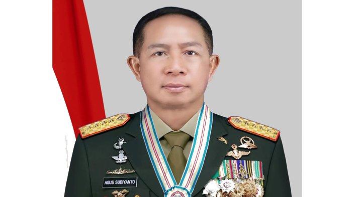 Panglima TNI Jenderal TNI Agus Subiyanto memutasi 101 perwira tinggi TNI pada awal Januari 2025.