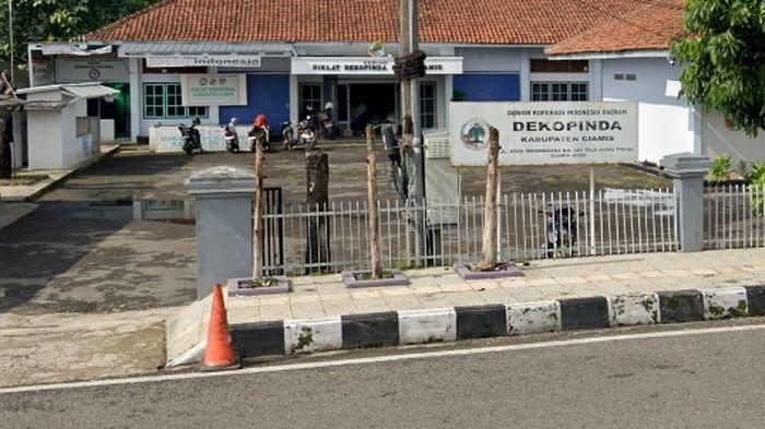 PROGRAM PENGHAPUSAN UTANG - Kantor Dekopinda Kabupaten Ciamis. Kantor ini menjadi tempat acara pendaftaran warga dalam program penghapusan utang pada Kamis (19/6/2025) lalu.