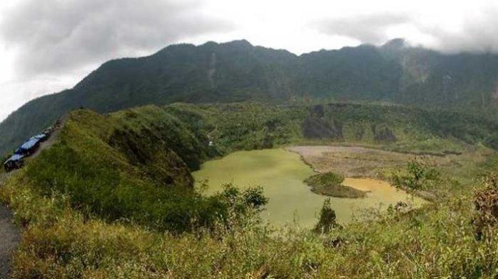 Kawah Gunung Galunggung, salah satu tempat wisata Tasikmalaya.(KOMPAS IMAGES/KRISTIANTO PURNOMO)