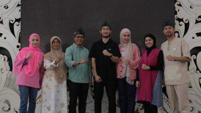 Keluarga Raffi Ahmad bertemu dengan Bupati Kabupaten Bandung, Dadang Supriatna beserta istri, Senin (1/7/2024).