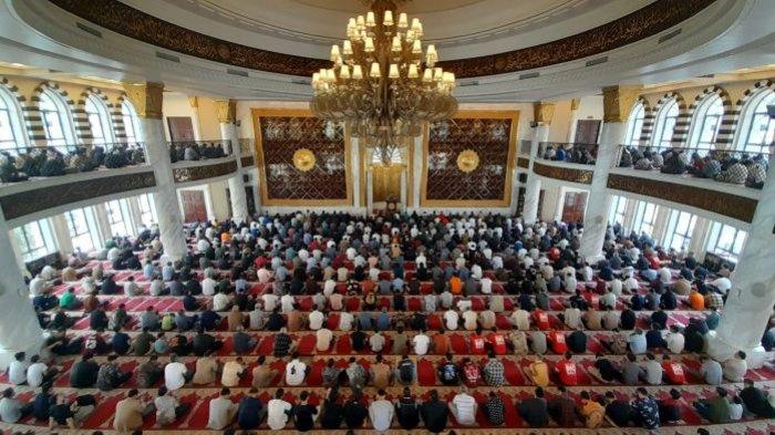 Khutbah Jumat 12 Desember 2025: Tamak membunuh syukur dan mencelakai fisik serta iman seorang muslim