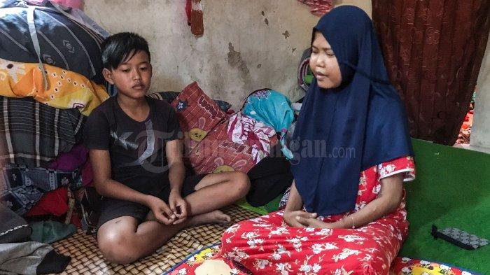 Aria Naizar (12) dan ibunya, Susan (31), saat ditemui TribunPriangan.com di kediamannya pada Rabu (19/7/2023). 