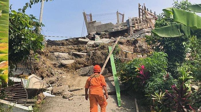 PERGERAKAN TANAH - Kondisi terkini di Kampung Cigintung, Desa Pasirmunjul, Kecamatan Sukatani, Kabupaten Purwakarta, Jawa Barat, hingga Sabtu (14/6/2025) siang, yang alami bencana pergerakan tanah.