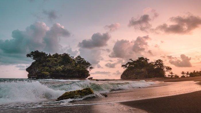 Ilustrasi pantai - Pantai Madasari di Pangandaran, Jawa Barat.(SHUTTERSTOCK)