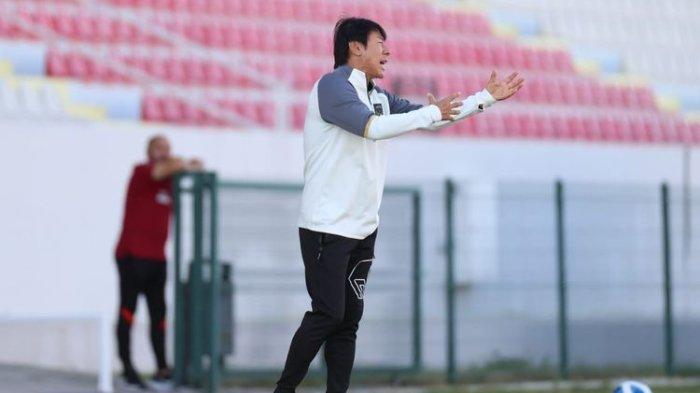 Pelatih Shin Tae-yong saat memimpin timnas U20 Indonesia uji coba lawan Turkiye U20, Rabu (26/10/2022). Terkini, Shin Tae-yong kembali mendampingi timnas U20 Indonesia yang bertanding melawan timnas U20 Slovakia di Pinatar Arena Football Center, Spanyol, pada Sabtu (19/11/2022) malam WIB.(DOK. PSSI)