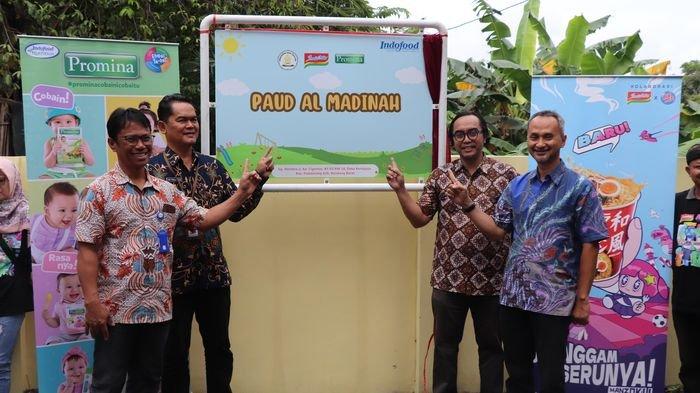 Peresmian Taman Bermain Ramah Anak di area PAUD Al Madinah tersebut dihadiri oleh Head of Corporate Social Responsibility Dept. PT Indofood Sukses Makmur Tbk, Bimantoro Panji Triadi; Kabid Pendidikan Anak Usia Dini dan Non-Formal Dinas Pendidikan Kabupaten Bandung Barat, Edi Tri Kurniadi ST MSi; Camat Padalarang, Agus Achmad Setiawan SE SIP MM; Kepala Desa Kertajaya, Fauzi Samsul Munawar; dan Ketua Yayasan Miftahu Syahadah Indonesia, H Akub Syuhada, Kamis 9 Januari 2025.