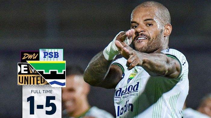 Persib Bandung menggilas Dewa United dengan skor 5-1 pada laga di Stadion Indomilk Arena, Tangerang, Minggu (26/11/2023). 2 gol di antaranya dicetak David da Silva sehingga menyamai pundi-pundi gol top skor Liga, Gustavo Almeida dari Arema FC dengan 14 gol.