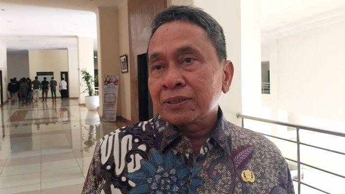 Pjs Bupati Tasikmalaya Yedi Rahmat ketika memberikan keterangan usai dilaporkan ke Bawaslu oleh tim advokasi Paslon nomor urut 03 karena dianggap tak netral sebagai ASN.
