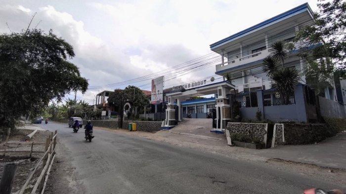 Sekolah Menengah Atas Negeri (SMAN) 8 Garut yang beralamat di Jalan Garut-Tasik via Kecamatan Cilawu, Kabupaten Garut, Jawa Barat masuk dalam rencana pembebasan dalam pembangunan Jalan Tol Jalan Tol Gedebage - Tasikmalaya - Cilacap (Getaci).