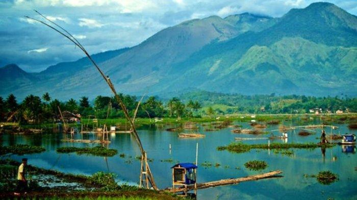 Situ Bagendit merupakan salah satu danau yang ada di daerah Garut Jawa Barat. Salah satu tempat wisata di Garut yang dapat dikunjungi.(visitgarut.garutkab.go.id)