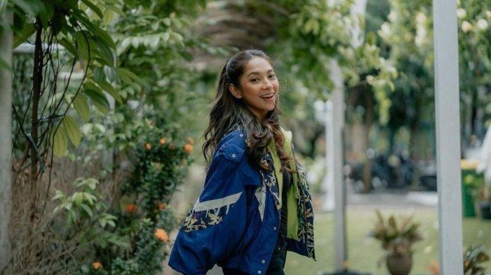 Dinda Kirana, Aktris Cantik Kelahiran Tasikmalaya, saat melakukan Photoshoot