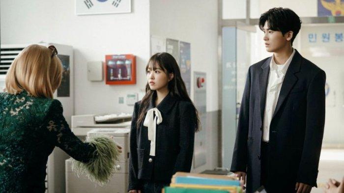 Still Cuts Park Bo Young dan Park Hyung Sik di Drakor Strong Girl Nam Soon