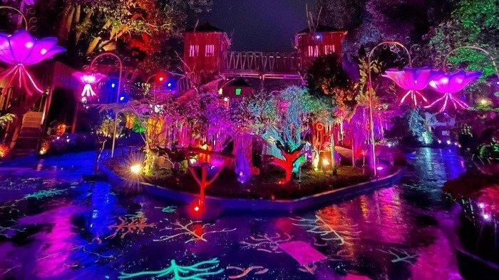 Suasana Lembang Wonderland saat malam hari. (Instagram/@lembangwonderland)