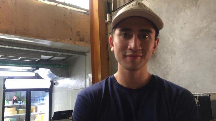Verrel Bramasta usai hadir di sebuah acara di kawasan Blok M, Jakarta, Rabu (4/12/2019)(KOMPAS.com/MELVINA TIONARDUS)
