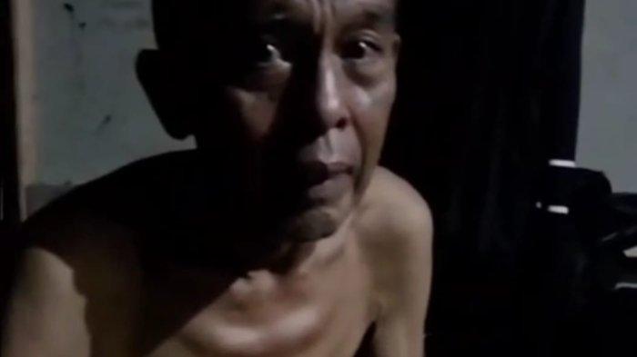 TINGGAL DI GUBUK - Tangkapan layar video viral Nardi, warga di Ciamis, Jawa Barat tinggal di gubuk reot bersama anaknya. Ia terpaksa hanya minum air putih karena tak punya beras. Ia bersama anaknya juga tidak pernah mendapat bantuan dari pemerintah, Sabtu (26/4/2025).