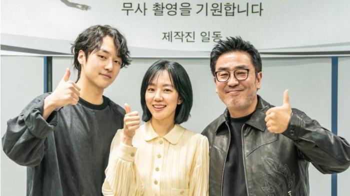 Yang Se Jong, Ryu Seung Ryong, dan Im Soo Jung dalam pemotretan pembacaan naskah projek drama baru Low Life 