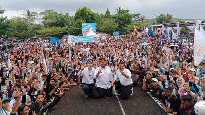 Yoshua Sirait, anak sulung Menteri Perumahan dan Kawasan Permukiman, Maruarar Sirait mengampanyekan pasangan Dony