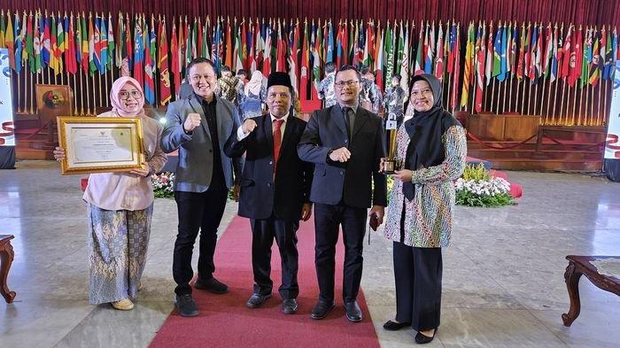 Pemkot Banjar kembali meraih predikat Informatif pada Penghargaan Keterbukaan Informasi Publik (KIP) untuk kategori Pemerintah Daerah tahun 2024