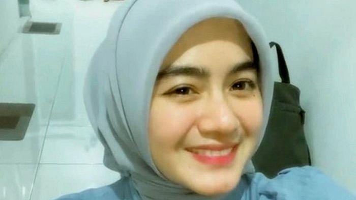 Mojang geulis asal Kabupaten Ciamis yang juga sebagai fans Garuda, Resty Rere (25). Berikut prediksi skor Timnas Indonesia vs Bahrain menurut Resty Rere.