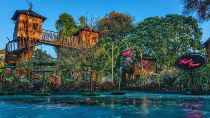 Rumah pohon di Lembang Wonderland, tempat wisata bak negeri dongeng di Bandung, Jawa Barat yang lokasinya dekat hotel dan tempat sewa motor. (Instagram/@lembangwonderland)