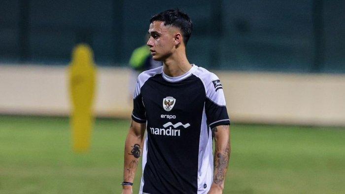 Aksi Eliano Reijnders saat menjalani latihan perdana bersama Timnas Indonesia di Bahrain, menjelang lanjutan Grup C putaran ketiga Kualifikasi Piala Dunia 2026 zona Asia. 
