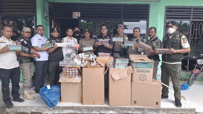 ROKOK ILEGAL – Bea Cukai bekerja sama dengan Satpol PP dan WH Aceh mengamankan sejumlah rokok ilegal di wilayah Subulussalam dan Aceh Singkil. Penindakan itu dilakukan pada 9-10 Juli 2025.