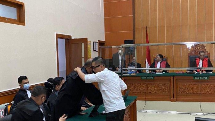 AKBP Dody Salami dan "Cipika-cipiki" dengan Jaksa - Prohaba.co