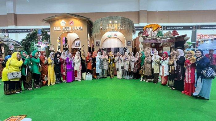 Istri Penjabat (Pj) Gubernur Aceh, Ny Safitri Safrizal, hadir dalam Pameran Kriyanusa 2024 di Jakarta Convention Center (JCC), Senayan, Jakarta, pada Rabu, 28 Agustus 2024. (DOK BIRO ADPIM SETDA ACEH)