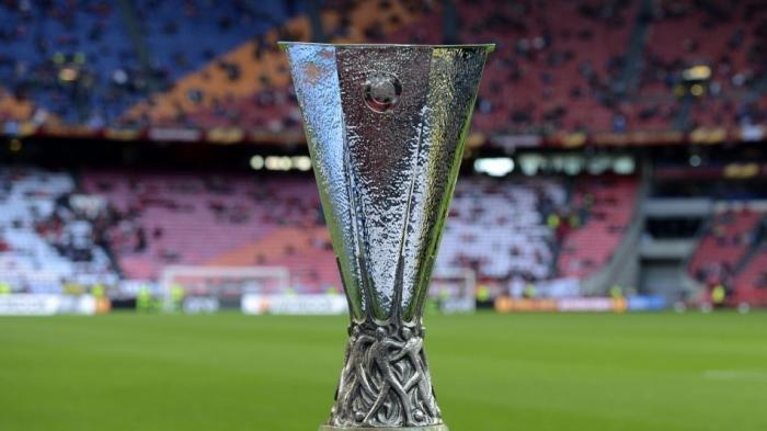 TROFI LIGA EROPA - Trofi Liga Eropa. (FOURTWOTHREEONESTOKE.COM)