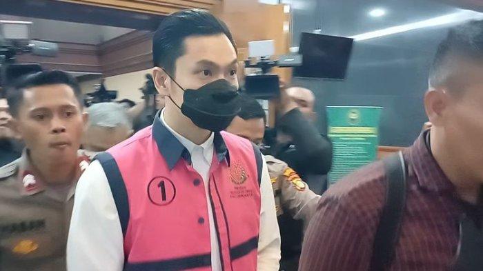 Terdakwa dugaan korupsi pada tata niaga komoditas timah, Harvey Moeis dituntut 12 tahun penjara dan denda Rp 1 miliar subsidair 1 tahun kurungan di Pengadilan Tipikor Jakarta Pusat, pada Senin (9/12/2024).