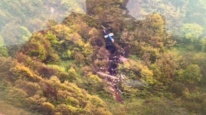Foto puing-puing helikopter yang membawa Presiden Iran Ebrahim Raisi dan Menteri Luar Negeri Hossein Amir Abdollahian beredar di media sosial. (Tangkapan layar X/@HoyPalestina)