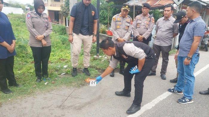 Kapolres Bireuen bersama timnya, Kamis (27/6/2024) melihat lokasi kejadian tindak pidana penganiayaan antar remaja di ruas jalan nasional kawasan Cot Gapu, Bireuen.