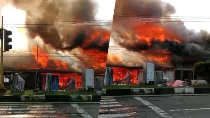Kebakaran hebat terjadi di Simpang Kolok, Sinabang, Simeulue, Aceh pada Kamis (5/10/2023) sekitar pukul 8.00 WIB pagi.