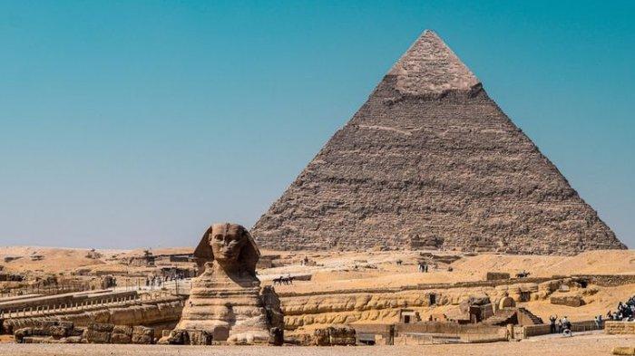 Piramida Giza. Piramida terbesar yang pernah dibangun. Bagaimana orang Mesir kuno membangun piramida ini, ternyata studi menemukan bahwa ada andil alam, yakni Sungai Nil dalam pembangunan priramida tersebut.