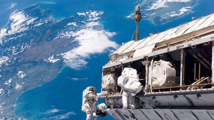 Astronaut saat berada di luar angkasa. Astronaut NASA diklaim paling berpengalaman soal isolasi dan karantina mandiri selama berada di Stasiun Luar Angkasa Internasional (ISS).