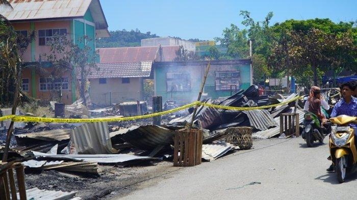 KEBAKARAN - kondisi 23 kios yang rata dengan tanah usai terbakar pada Rabu pagi (30/4/2025).