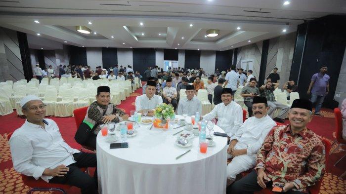 Suasana buka puasa bersama Alumni Pamong Praja Aceh, di aula Pustaka Wilayah, Banda Aceh, Sabtu (15/3/2024).