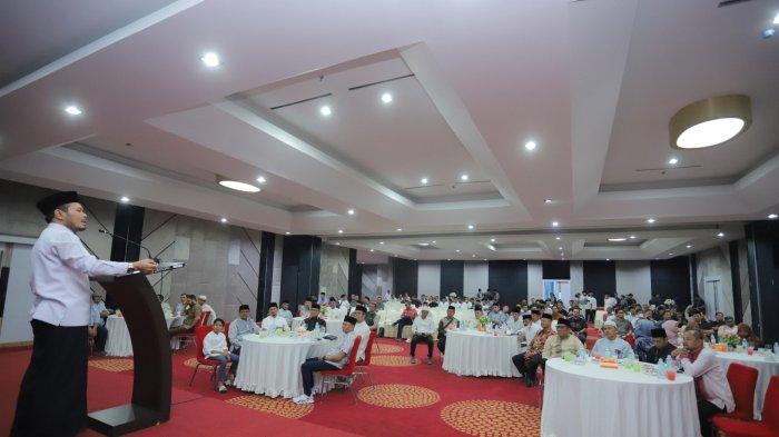 Suasana buka puasa bersama Alumni Pamong Praja Aceh, di aula Pustaka Wilayah, Banda Aceh, Sabtu (15/3/2024).
