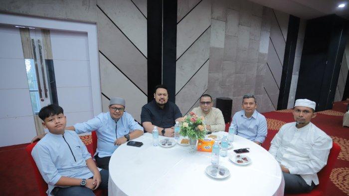 Suasana buka puasa bersama Alumni Pamong Praja Aceh, di aula Pustaka Wilayah, Banda Aceh, Sabtu (15/3/2024).