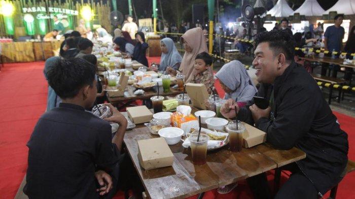 Partisipan Pasar Kuliner PKA-8 Jamu Makan Malam dan Santuni 50 Anak Yatim