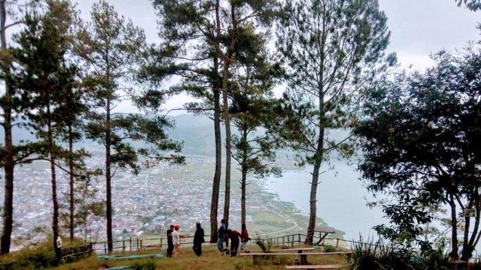 Pemandangan wajah Kota Takengon dan Danau Laut Tawar dari Bur Telege.