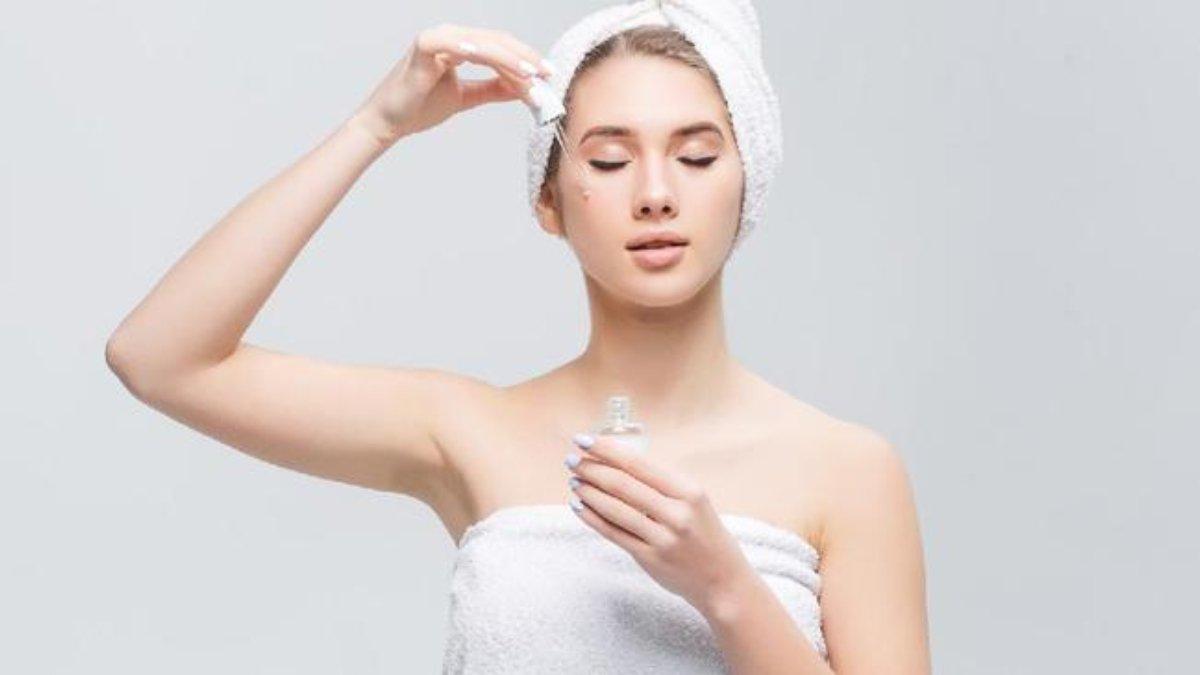 Ilustrasi kulit wajah cerah karena rutin menggunakan skincare dengan kandungan squalane.