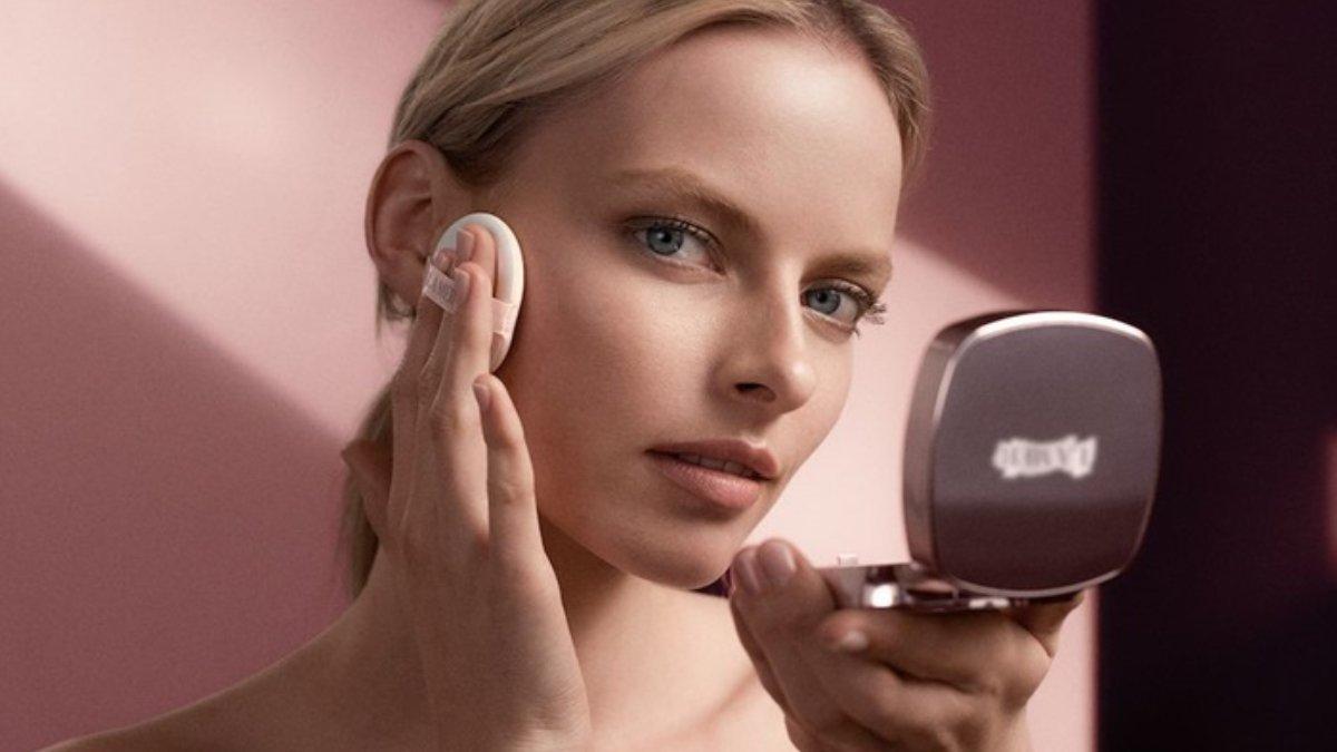 Base makeup dan powder dengan formula matte terbukti lebih ampuh dalam mengontrol minyak berlebih