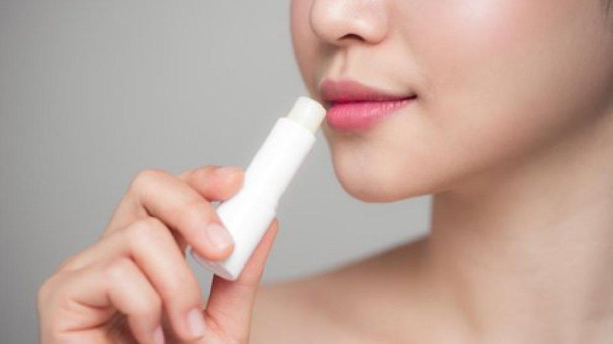Penggunaan lip balm untuk cegah bibir kering