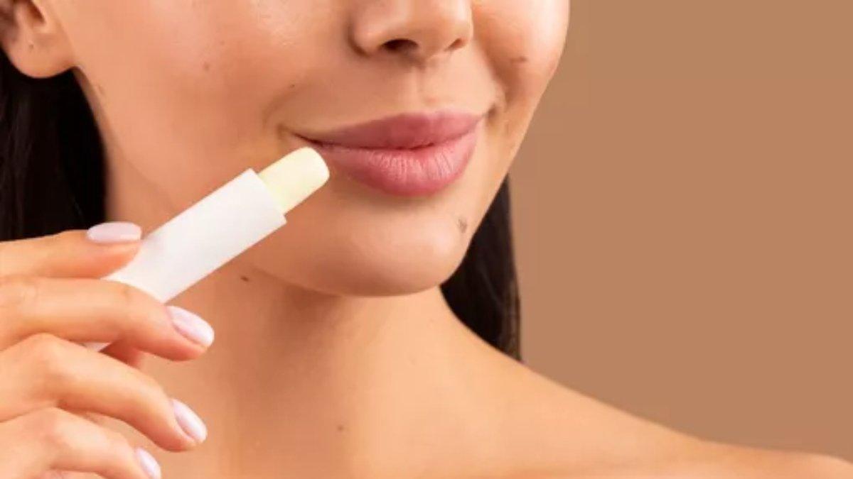 Lip balm bisa menjadi solusi praktis bibir tampak sehat dan lembab tak khawatir bibir kering