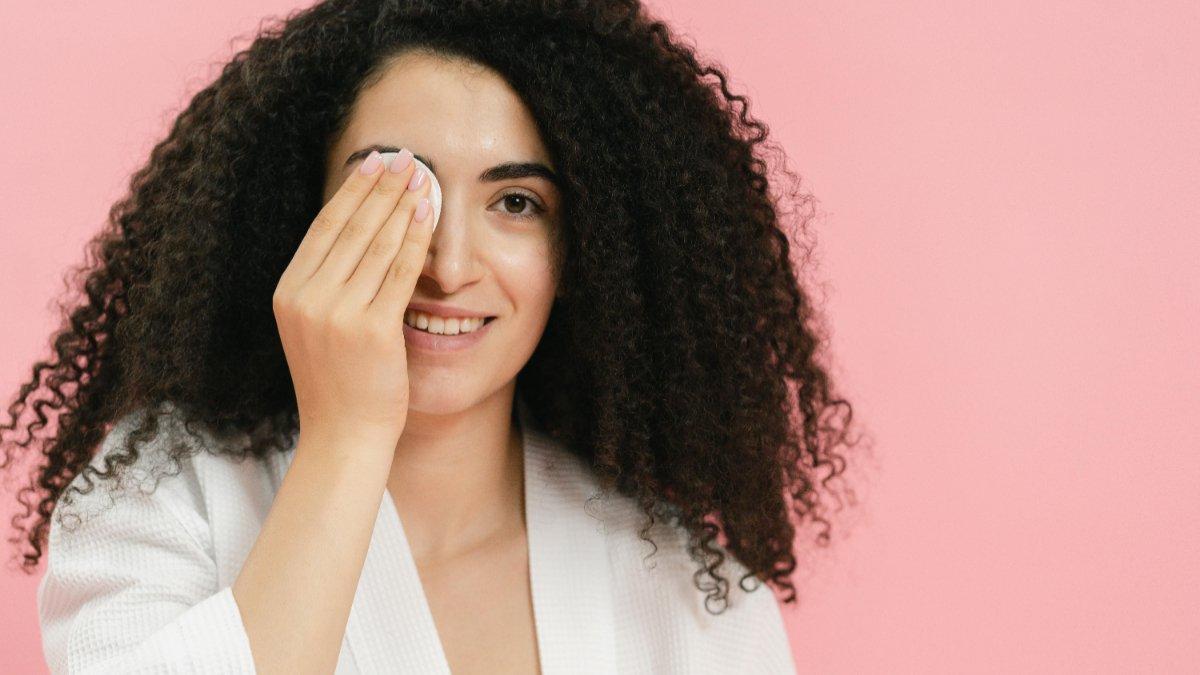 Rutin double cleansing membuat kulit jadi terlindungi