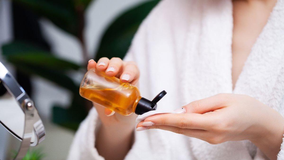 30 Daftar Toner untuk Mengeksfoliasi Wajah, Hempas Sel Kulit Mati