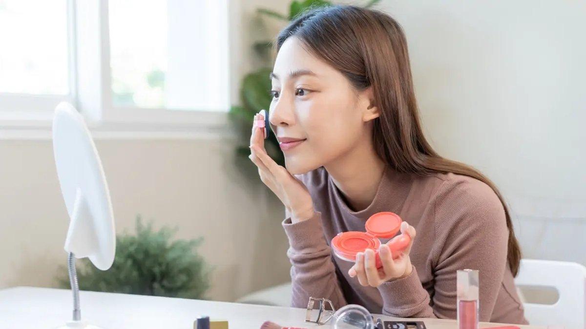 Mengaplikasikan Cream Blush agar Hasilnya Tahan Lama dan Tidak Menor