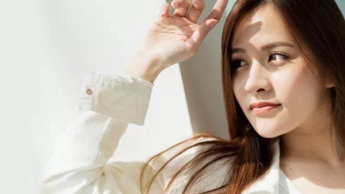 Paparan sinar UV matahari bisa merusak kulit, pastikan menggunakan skincare yang mampu melindungi kulit.